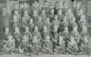 Schoolgroep, onbekende school, 1895 door English Photographer