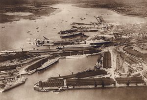 Southampton Docks vanuit de lucht door English Photographer
