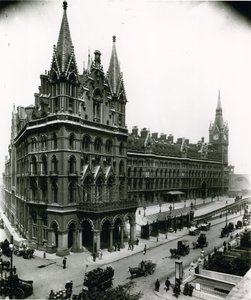 St Pancras Railway Station; foto van april 1899 door English Photographer