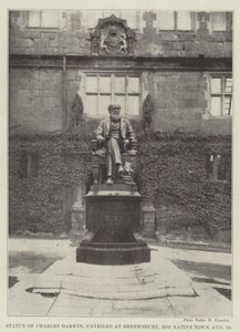 Standbeeld van Charles Darwin, onthuld in Shrewsbury, zijn geboortestad, 10 augustus door English Photographer