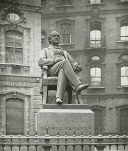 Standbeeld van George Peabody door English Photographer