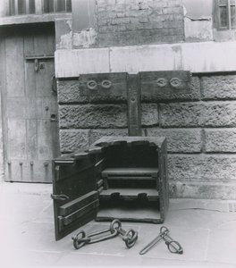 Stokken en boeien tentoongesteld in de Newgate-gevangenis