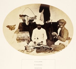 Kleermakers, Hindoes, Madras, uit Het Volk van India, door J. Forbes Watson, gepubliceerd 1868
