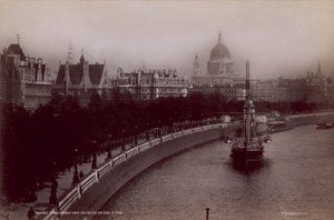 Theems Embankment vanaf Waterloo Bridge