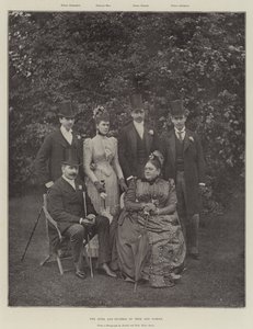 De hertog en hertogin van Teck en familie door English Photographer