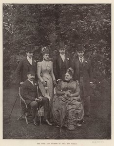 De hertog en hertogin van Teck en familie door English Photographer