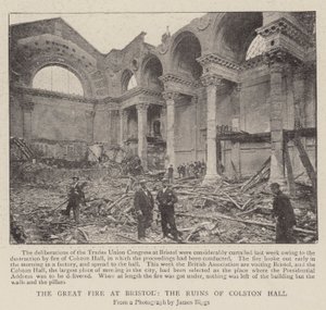 De grote brand in Bristol, de ruïnes van Colston Hall door English Photographer