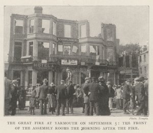 De Grote Brand in Yarmouth op 5 september, de Voorzijde van de Assembly Rooms de Ochtend na de Brand door English Photographer