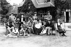 De Familie Husey, c.1890 door English Photographer