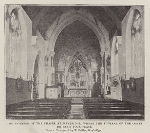 Het interieur van de kapel in Weybridge, waar de begrafenis van de Comte de Paris plaatsvond