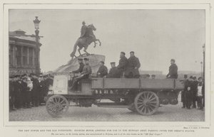 De Nieuwe Macht en de Oude Machthebber, Benzinemotor gebruikt in het Russische Leger langs het Standbeeld van Peter de Grote door English Photographer
