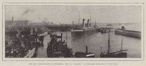 Het nieuwe Sandon Basin in Liverpool, de SS Oceanic in de hoofdingang van het dok