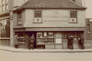 The Old Curiosity Shop, 14 Portsmouth Street, Lincolns Inn Fields, Londen door English Photographer