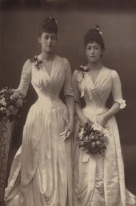 De Prinsessen Victoria en Maud van Wales door English Photographer