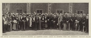 De bijeenkomst van de Royal Archaeological Society in Hampton Court, groep leden met de president, burggraaf Dillon door English Photographer