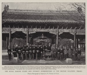 De Royal Marine Guard en studenttolken bij de Britse legatie in Peking door English Photographer