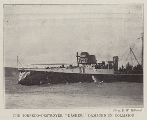 De torpedobootjager Dasher, beschadigd bij een botsing door English Photographer