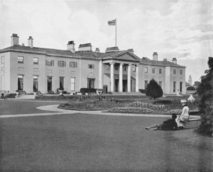De residentie van de onderkoning in Dublin (zw/w foto) door English Photographer
