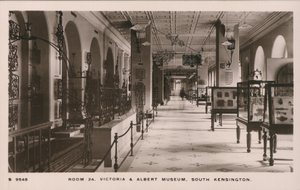 Het Victoria en Albert Museum, South Kensington, Londen door English Photographer