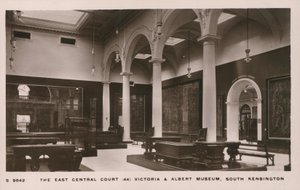 Het Victoria en Albert Museum, South Kensington, Londen door English Photographer