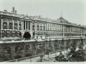 Victoria Embankment, Westminster: Somerset House, gevel naar Victoria Embankment, 1896 door English Photographer