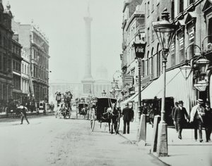 Whitehall, Westminster LB: Whitehall kijkend naar Trafalgar Square, 1895 door English Photographer