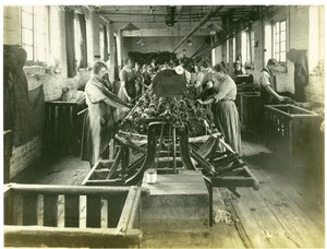 Spoelruimte, Hughes fabriek nr. 2, 1923 door English Photographer