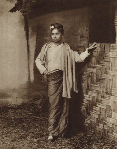 Vrouw van Mongoolse afkomst in een dorp in Birma door English Photographer