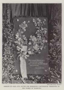 Krans in Goud en Zilver voor Bismarcks Mausoleum, aangeboden door Vrouwen van Hamburg door English Photographer