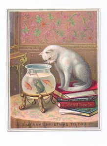 Een Victoriaanse kerstkaart van een kat zittend op een stapel boeken en kijkend in een goudvissenkom, ca 1880 (kleurenlitho)
