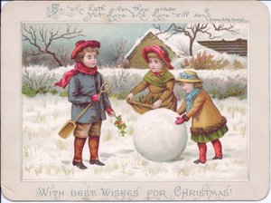 Een Victoriaanse kerstkaart van drie kinderen spelend met een grote sneeuwbal, ca 1880 (kleurenlitho) door English School