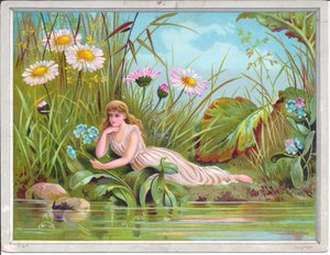 Een Victoriaanse wenskaart van een fee die ligt bij een stroom met grassen en madeliefjes op de oever, ca. 1880 door English School