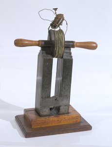 Een ruwe inductor waarmee Michael Faraday (1791-1867) de inductiewet ontdekte door English School