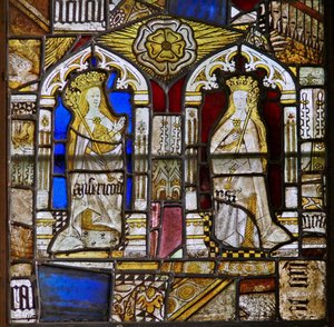 Een paneel in het oostelijke raam met de Kardinale Deugden: Barmhartigheid (Misericordia) en Vrede (Pax) en een witte roos door English School