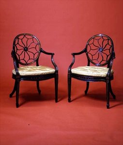 George III gezwart en verguld armstoelen in de stijl van Chippendale, late 18e eeuw door English School