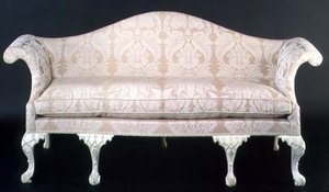 George III gestoffeerde en geschilderde sofa, late 18e eeuw door English School