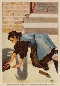 Ik keek naar het meisje dat de betonnen stoep bij de achterdeur waste