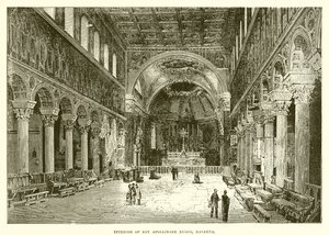 Interieur van San Apollinare Nuovo, Ravenna