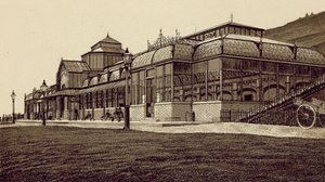 Noord-Devon: Victoria Promenade, Exterieur door English School