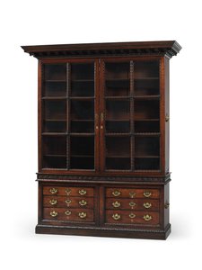 Een van een paar George II bibliotheekboekenkasten, ca. 1750 door English School