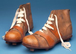 Paar Cup Final speciale laarzen met vlechtwerkpatroon gestempeld op de tenen, ca. 1910