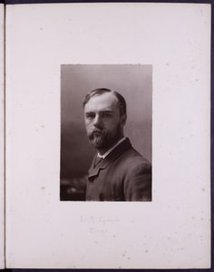 Portret van WR Symonds, ca 1900 (z/w foto) door English School