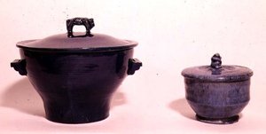Potten ontworpen bij de Omega workshops, ca. 1917