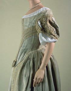 Zilvertissue jurk, 1660s door English School