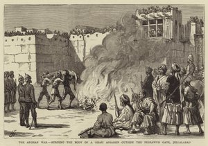 De Afghaanse oorlog, het verbranden van het lichaam van een Ghazi-moordenaar buiten de Peshawur-poort, Jellalabad (gravure) door English School