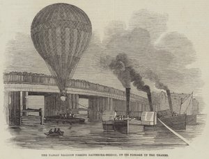 De Nassau Ballon passeert Battersea-Brug, op zijn Reis over de Theems (gravure)