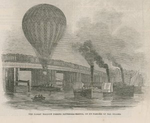 De Nassau ballon passeert Battersea Bridge door English School