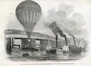 De Nassau-ballon passeert Battersea Bridge door English School