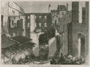 De ruïnes van Savile House, Leicester Square, Londen, na de brand
