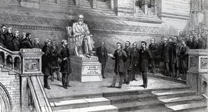Onthulling van het standbeeld van wijlen Charles Darwin in het Natural History Museum, South Kensington, 9 juni 1885 door English School